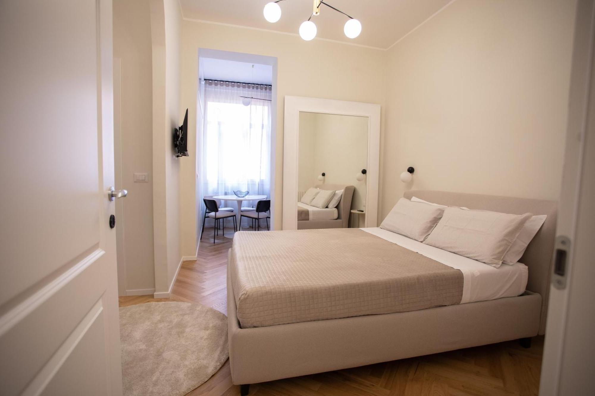 Light - Cattaro 65 Bari